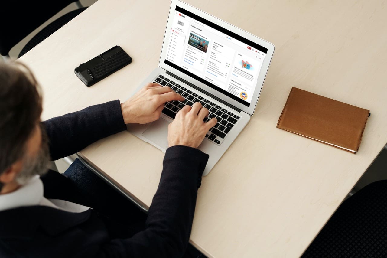 YouTube's analytics dashboard provides you with data on the results you achieve with your channel, congratulating you. Doing so increases the perceived value of your service.
